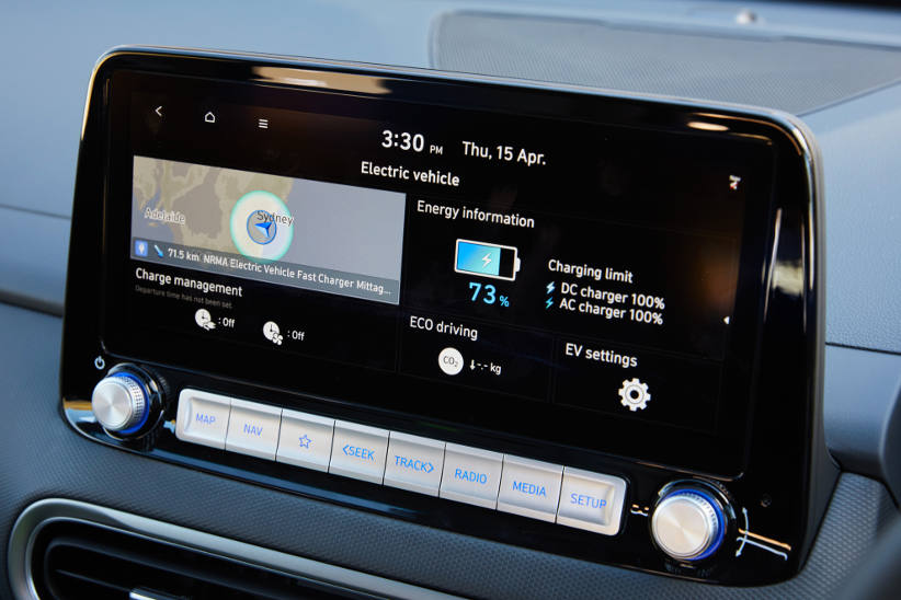 Hyundai-Kona-electric-vehicle-charge-range-distance-display.