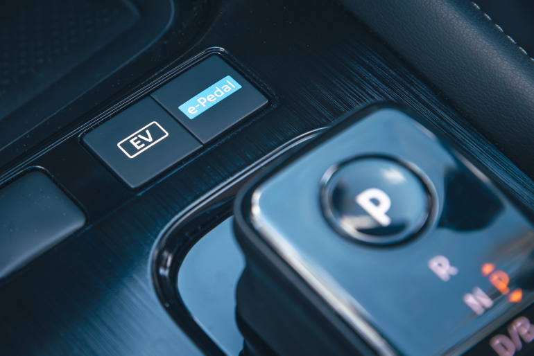 Nissan X-Trail e-Power STL hybrid drive mode button