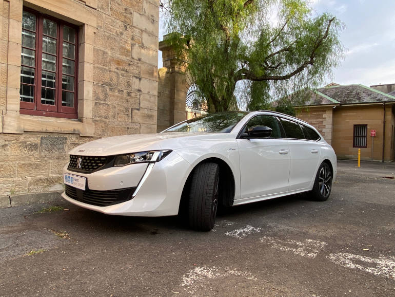 Peugeot 508 PHEV is a luxury car with low emissions