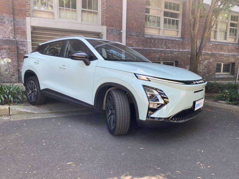 electric Chery SUV in Titan green colour