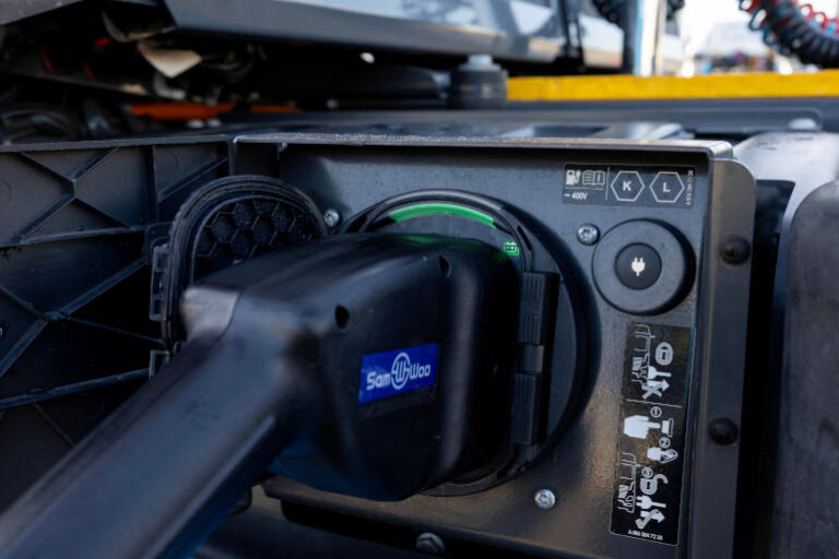 Zero Emission Heavy Vehicles: Technology, Challenges, and the Road Ahead