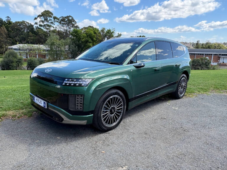 green electric SUV with seven 7 seats